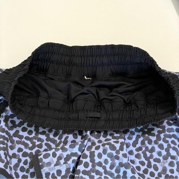 Lululemon Tracker Short III 4 Way Stretch Ace Spot Lullaby Blue Black 6 - Picture 15 of 16